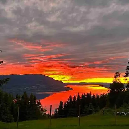 Fjara Sleeps 22 In 6 Bedrooms ヴィラ