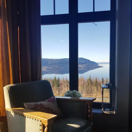 Fjara Sleeps 22 In 6 Bedrooms * Ulven